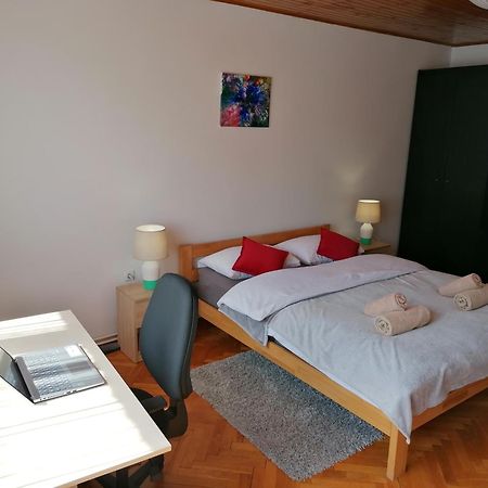 Cozy 1-Bdrm Apt In Dubec, Ideal For Work Or Study Sesvete Esterno foto