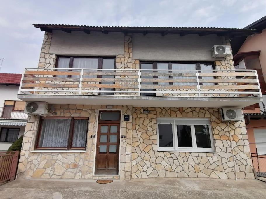 Cozy 1-Bdrm Apt In Dubec, Ideal For Work Or Study Sesvete Esterno foto