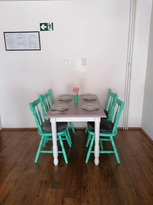 Cozy 1-Bdrm Apt In Dubec, Ideal For Work Or Study Sesvete Esterno foto