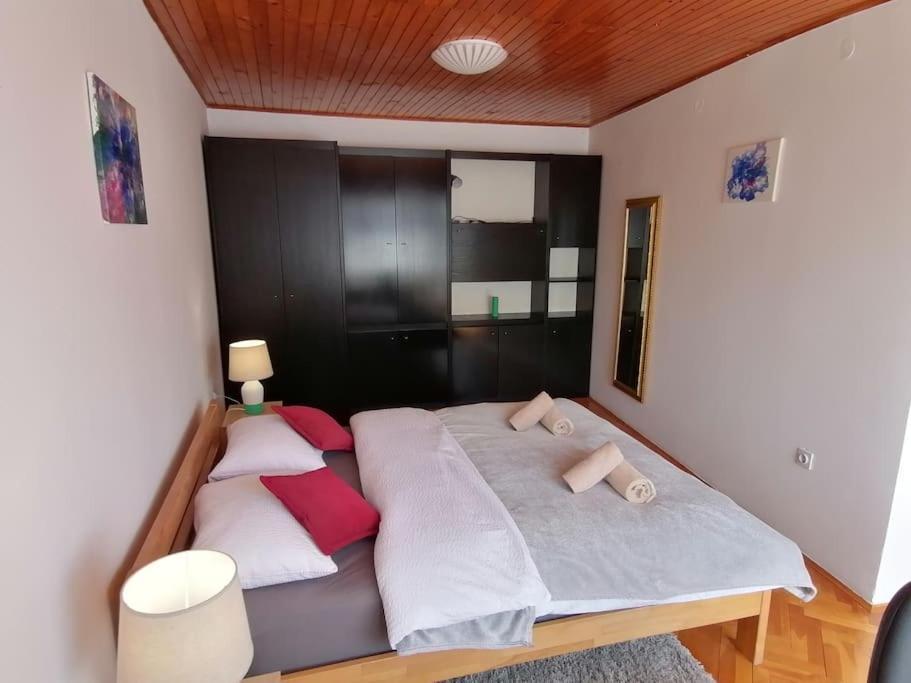 Cozy 1-Bdrm Apt In Dubec, Ideal For Work Or Study Sesvete Esterno foto