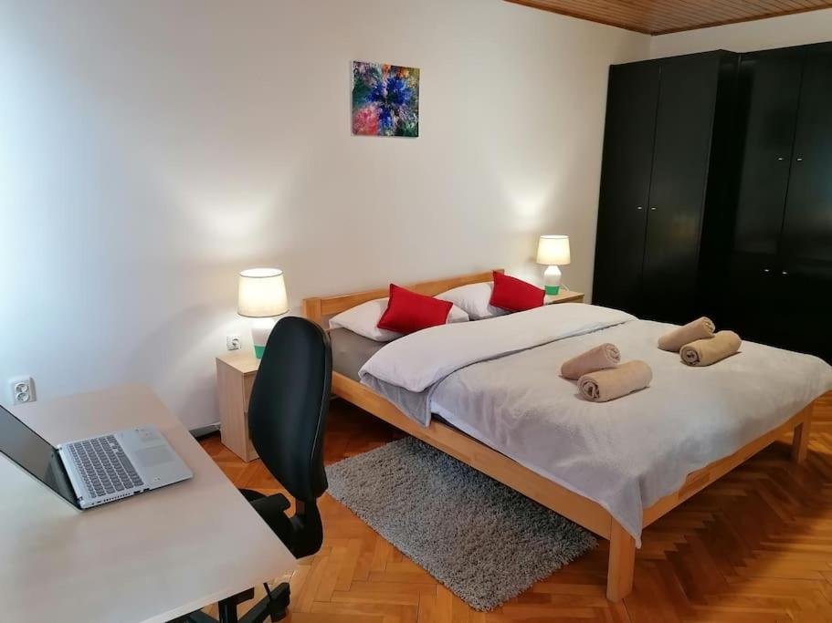 Cozy 1-Bdrm Apt In Dubec, Ideal For Work Or Study Sesvete Esterno foto