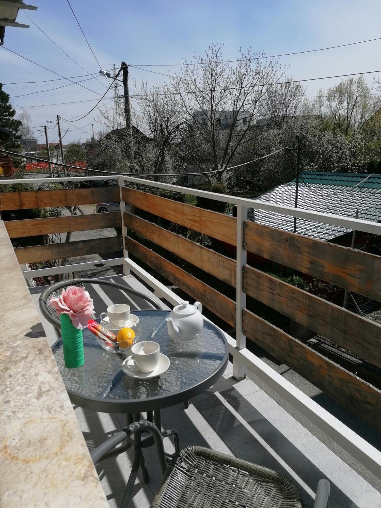 Cozy 1-Bdrm Apt In Dubec, Ideal For Work Or Study Sesvete Esterno foto