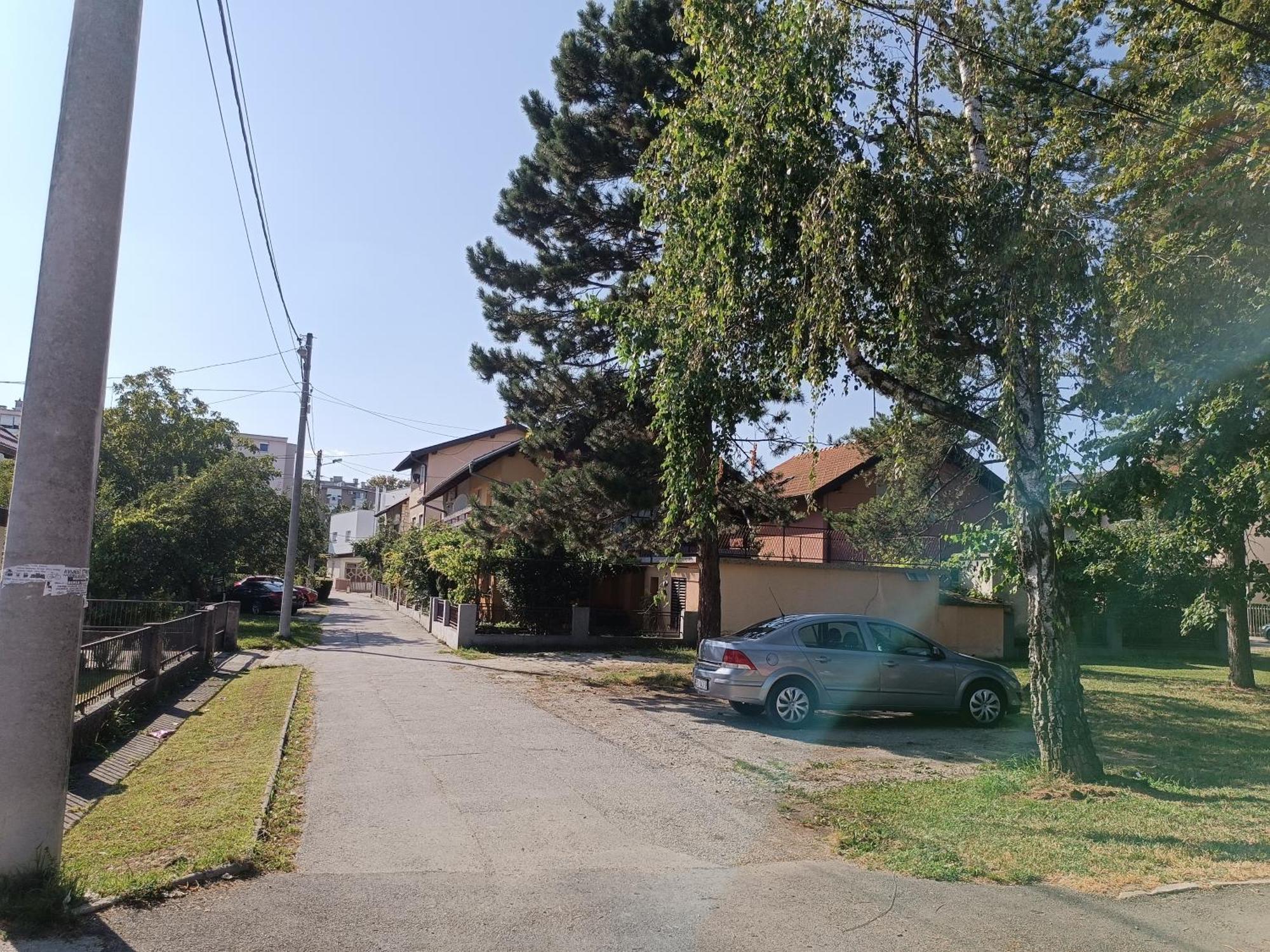 Cozy 1-Bdrm Apt In Dubec, Ideal For Work Or Study Sesvete Esterno foto